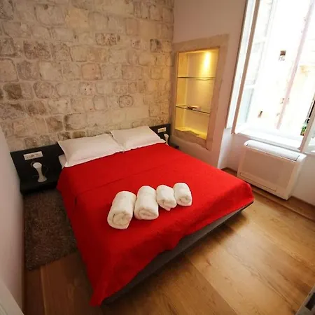 Nije Presa 2 * Ragusa