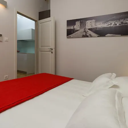 Nije Presa 2 * Ragusa