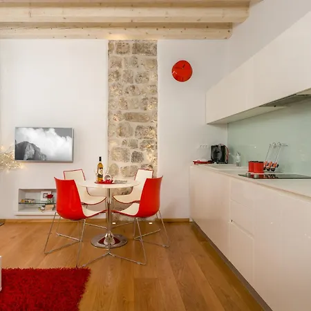 Apartment Nije Presa 2 *