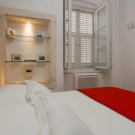 Apartman Nije Presa 2 *