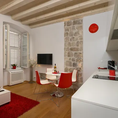 Apartment Nije Presa 2 *